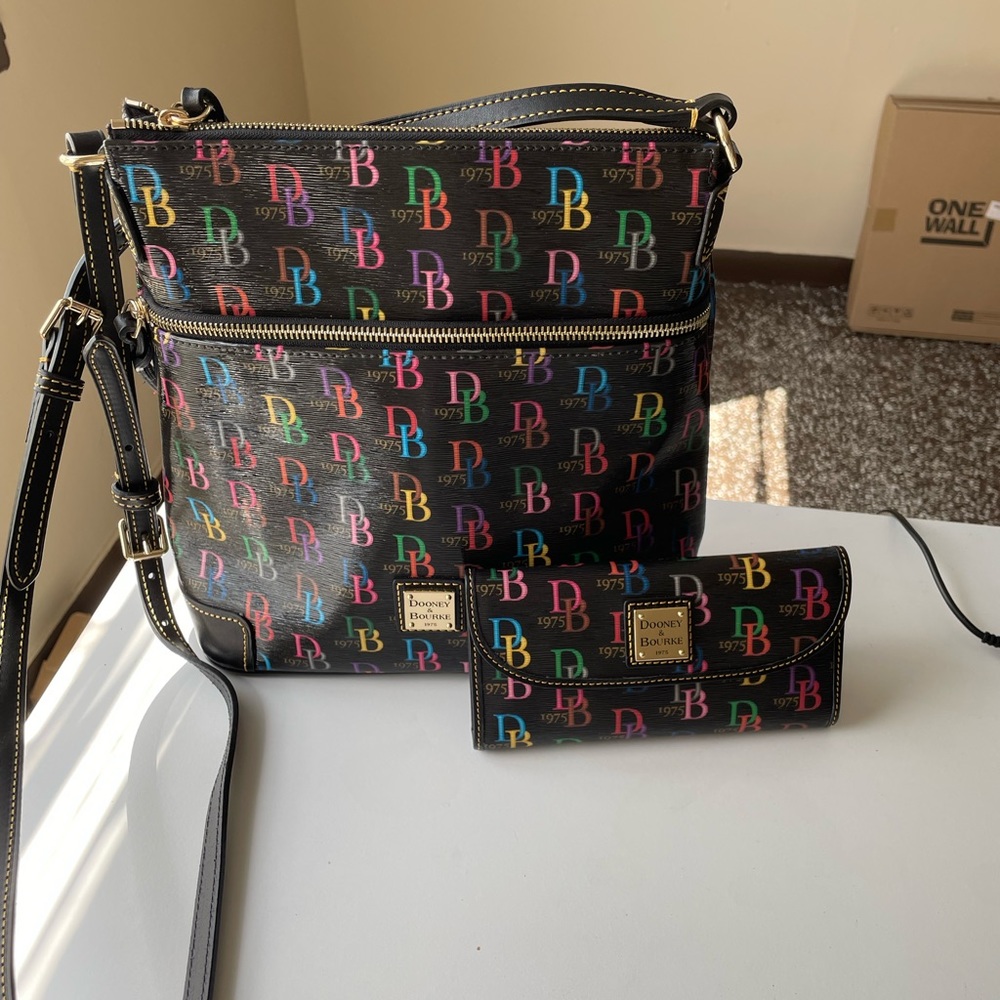 Dooney & Bourke Matching Handbag & Wallet (EUC)